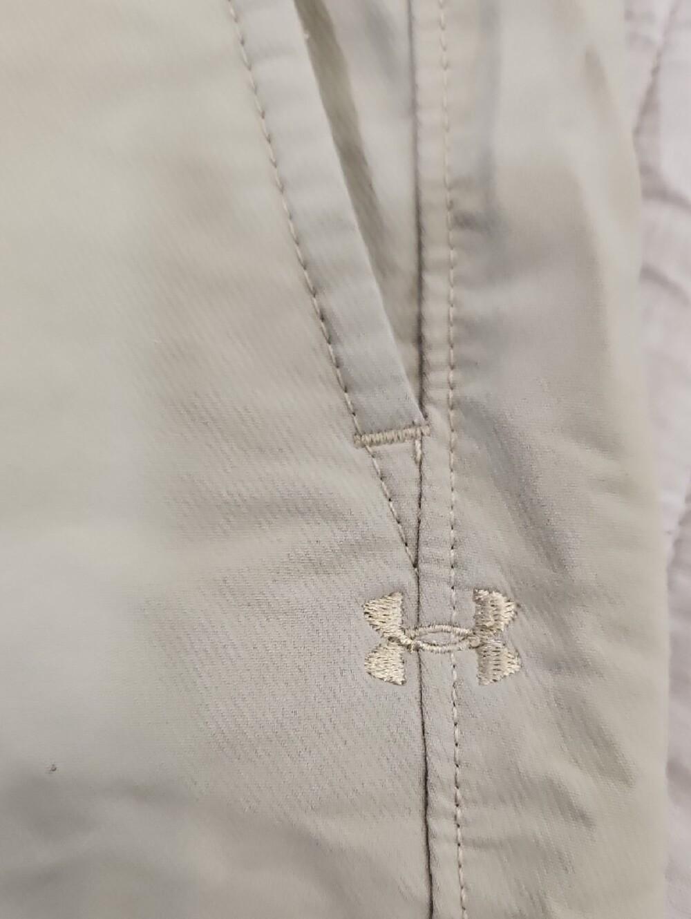 Under Armour Men's Khaki Golf Pants - Picture 6 of 7